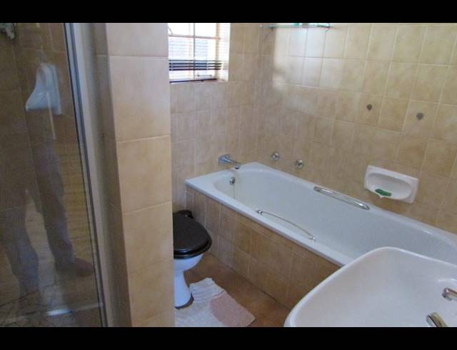 6 BEDROOM HOUSE FOR SALE IN WHITE RIVER EXT 5